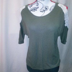 Open shoulder light weight top